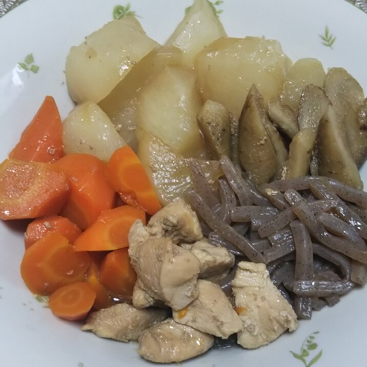 鶏むね肉と大根と牛蒡と人参とつき蒟蒻の煮物☆